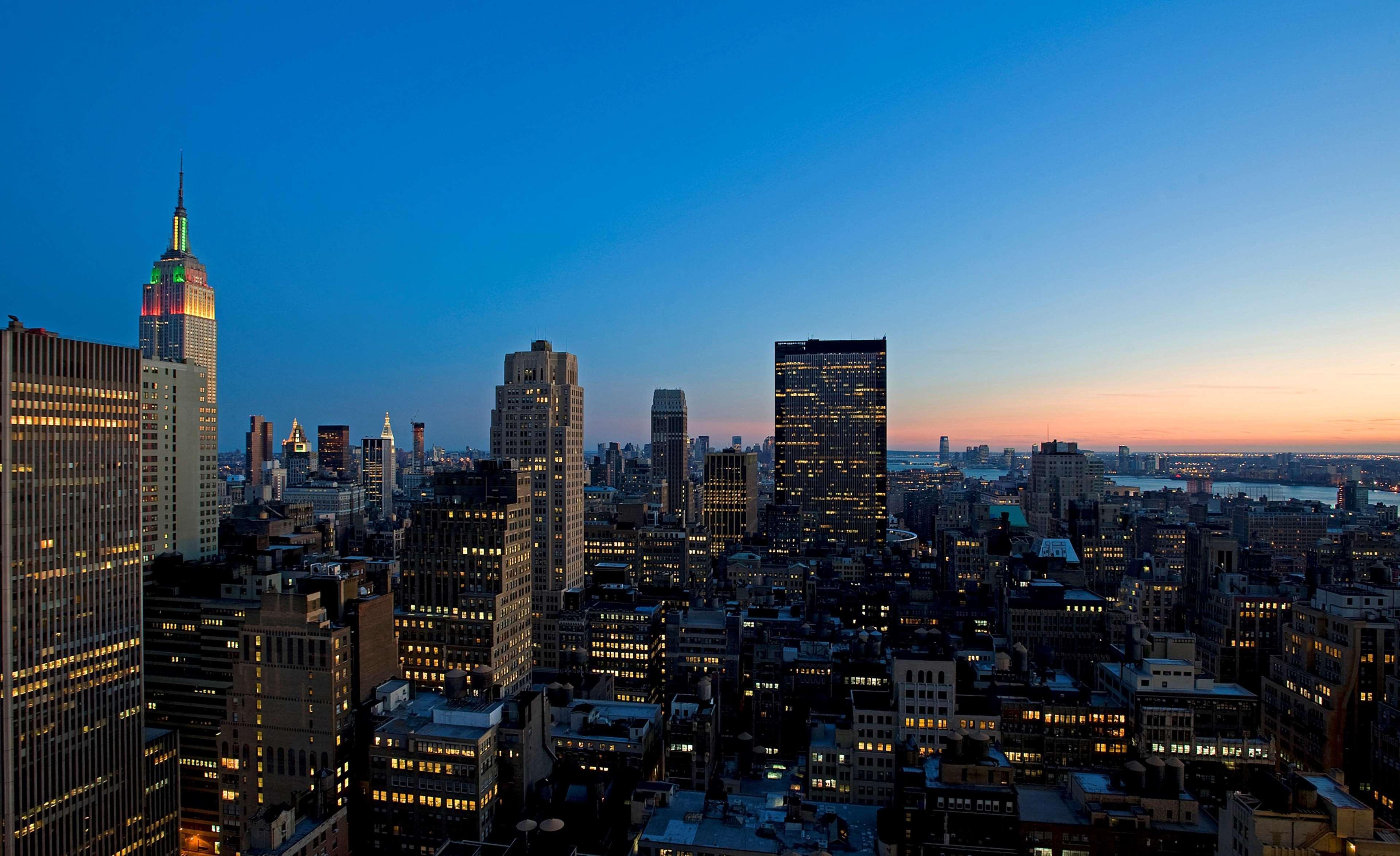 Отель Hilton New York Times Square Экстерьер фото